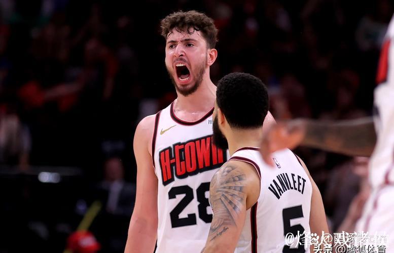 申京外线妙传，阿门底线空切双手暴扣奉献精彩空接